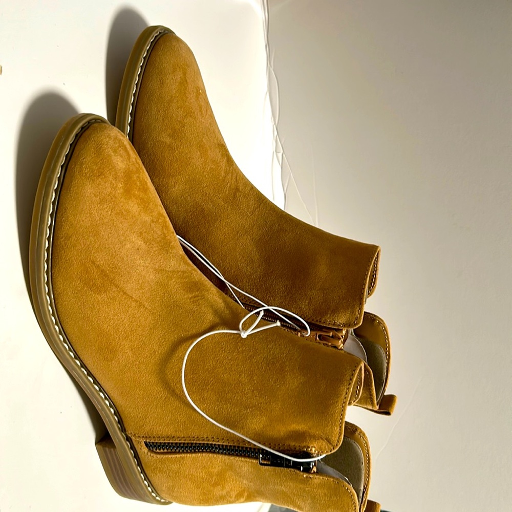 Universal thread women’s booties size 6.5 nwt tan